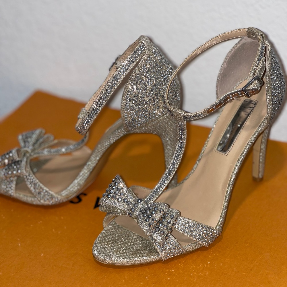 INC International Concepts Reesie Rhinestone Heels Champagne Bow Women’s Size 7